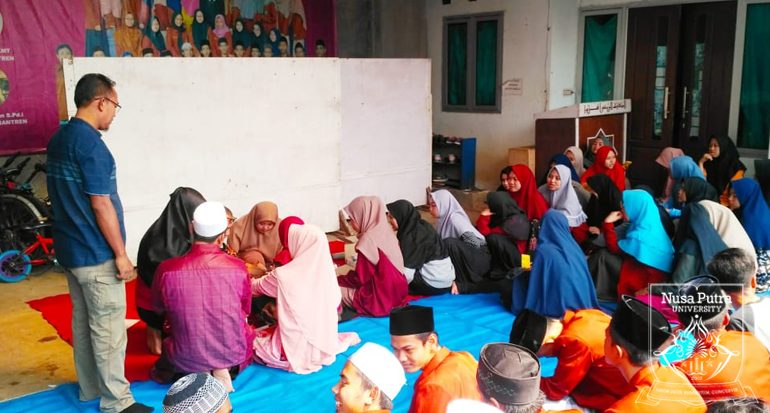 Cara Ponpes Mahasiswa Universitas Nusa Putra Jaga Kesehatan Santrinya