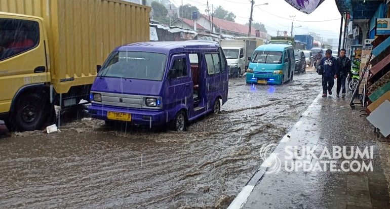 Fenomena Sungai Dadakan di Jalan Cibadak Sukabumi Diteliti Mahasiswa, Cari Solusinya!