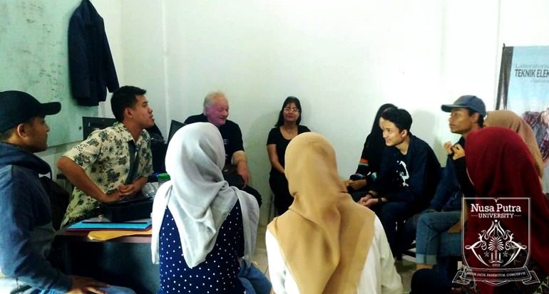 Dosen dan Mahasiswa Asing Jadi Nara Sumber Praktek Wawancara SMA AL-Azhar 21 Kota Sukabumi