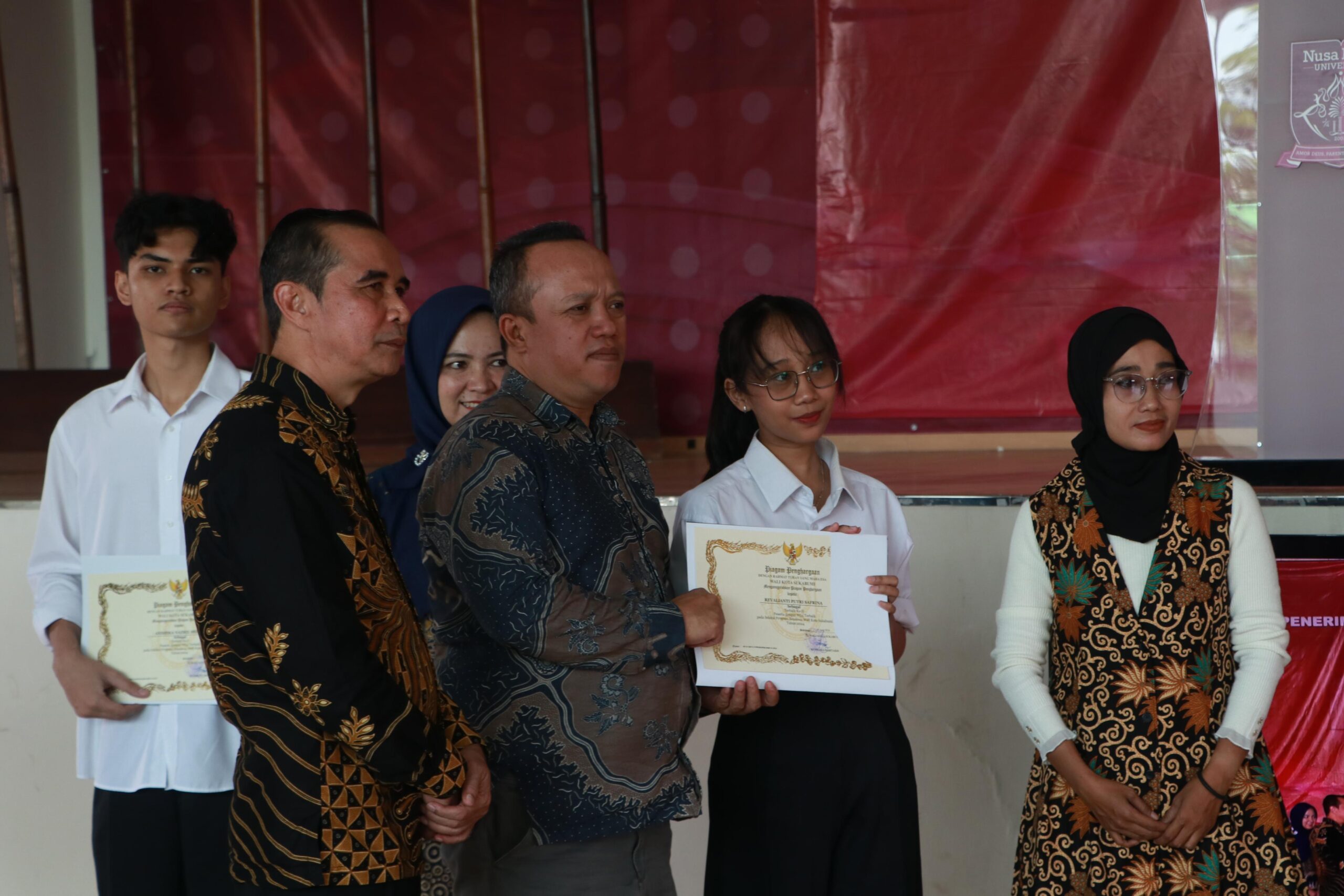 Congratulations, 66 Sukabumi City students received the Mayor of Sukabumi Scholarship at Nusa Putra University