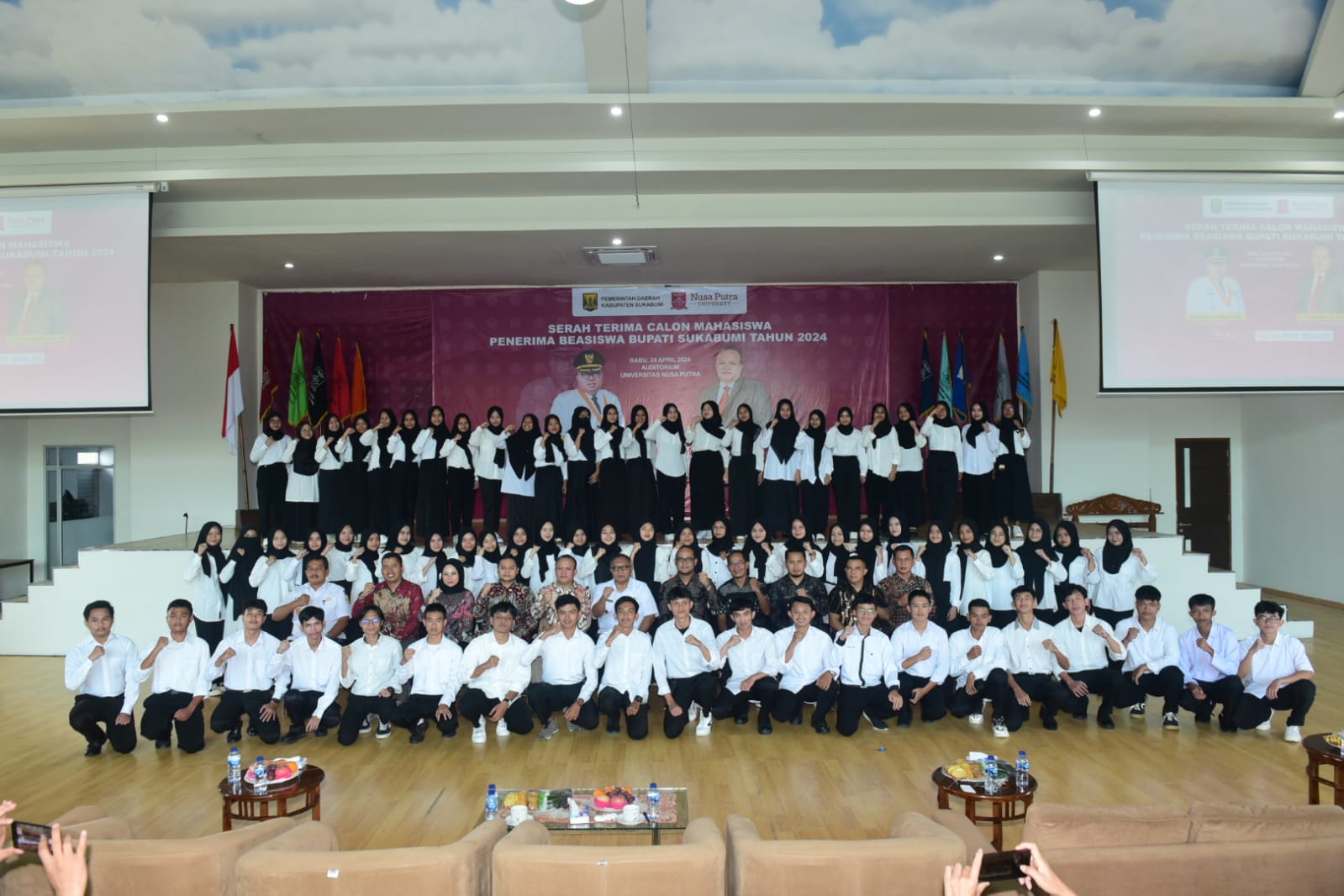 Bupati Sukabumi Antarkan 150 Penerima Beasiswa Bupati Tahun 2024 ke Universitas Nusa Putra